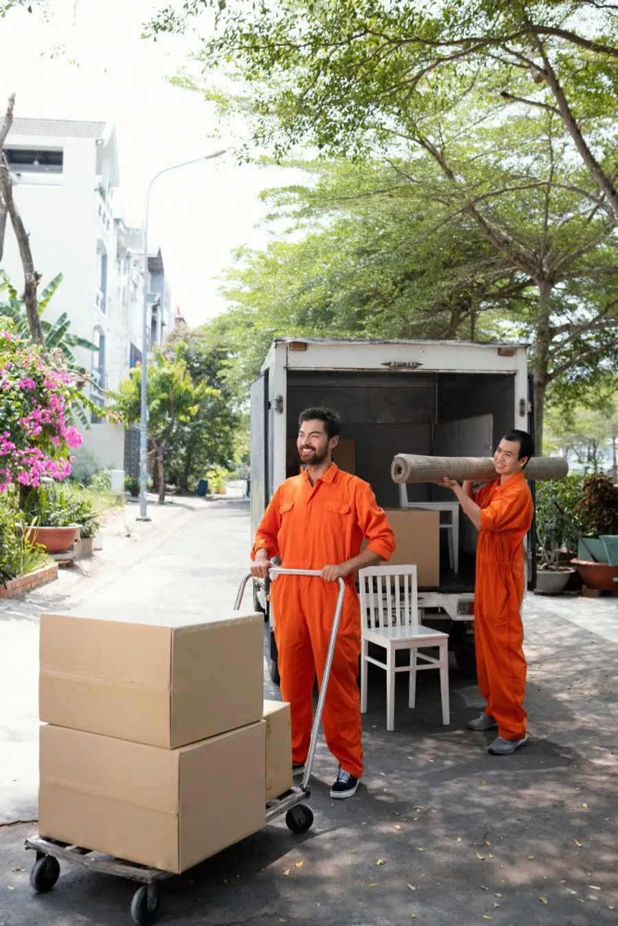 Local movers in Charlotte handling a move